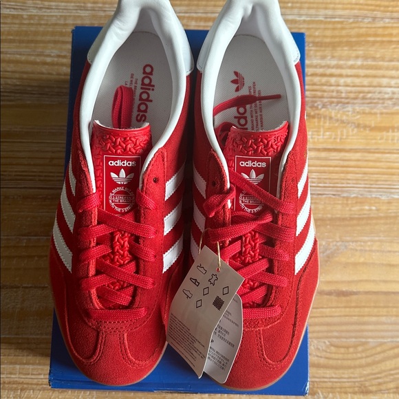 Adidas Gazelle Red and White Sneakers Men's 6.5 Women's 7.5 Brand New - Picture 3 of 5